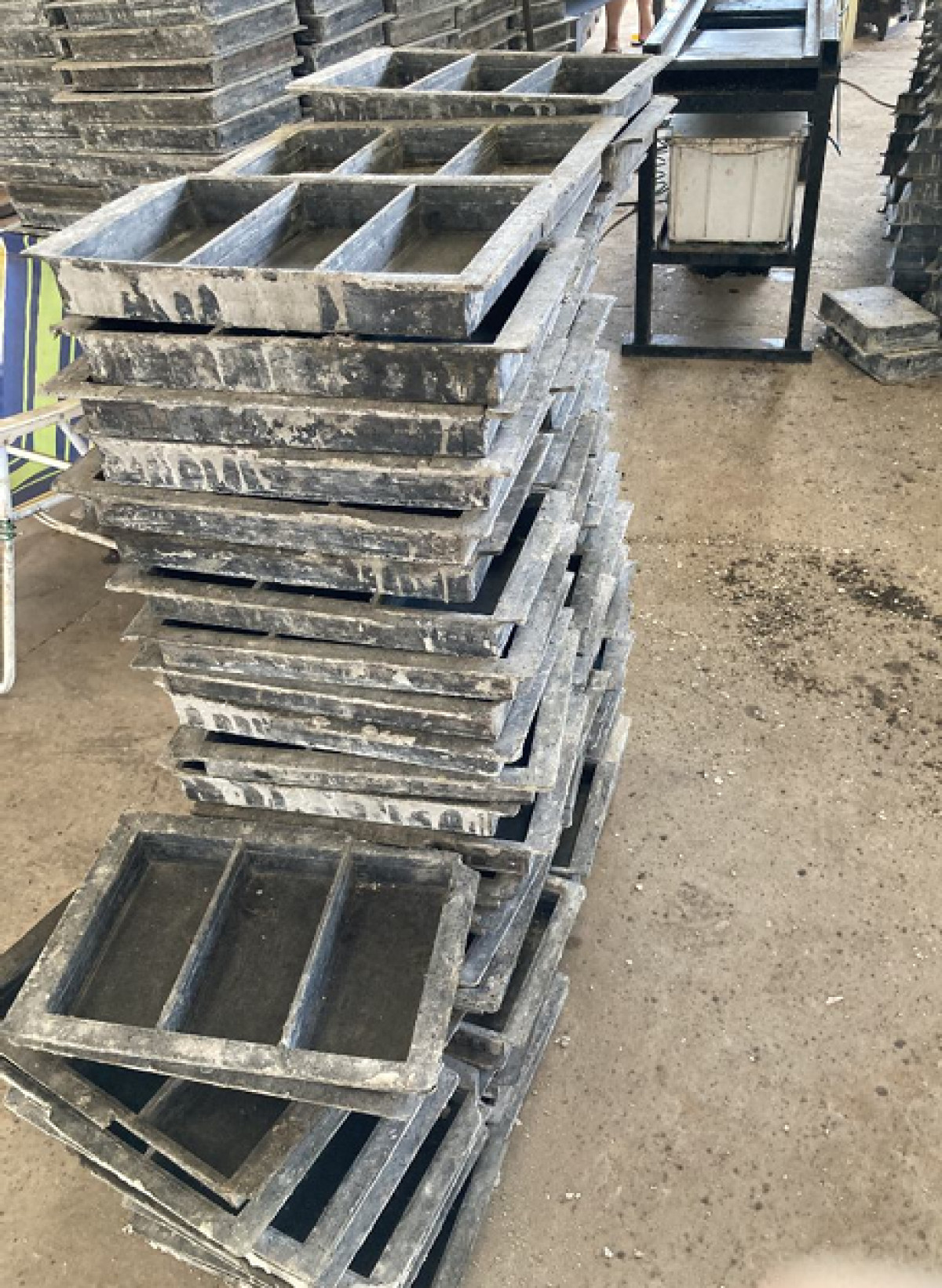 Formas/Moldes Plásticos para confecção de pavers e blocos em Concreto