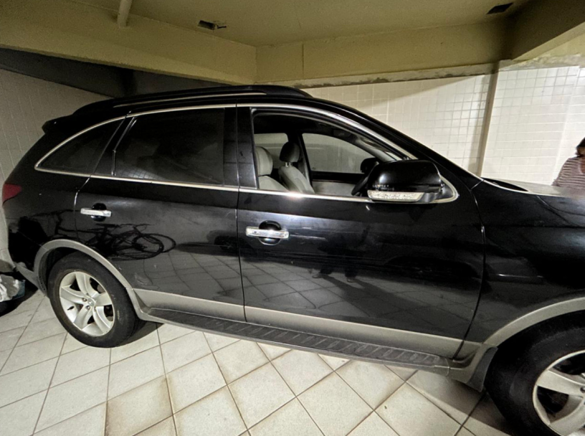 Hyundai Veracruz 3.8 V6 – Ano 2011 – Cor Preta — foto 5
