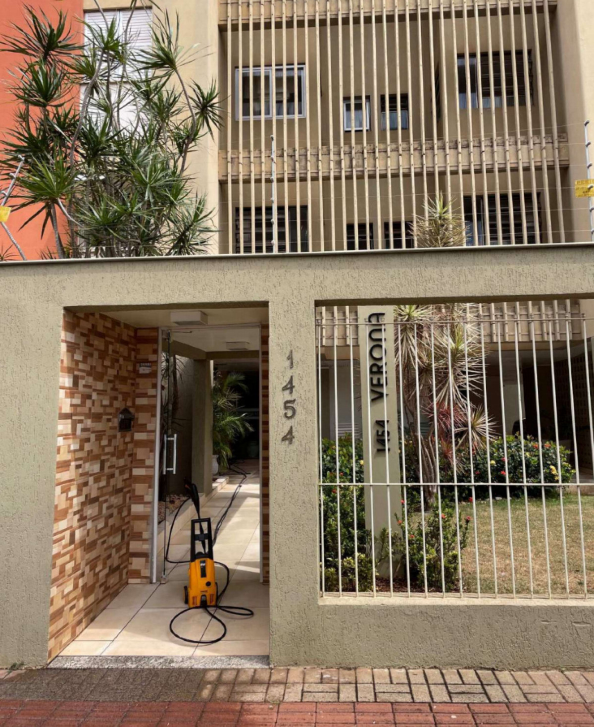 Apartamento - Edifício Verona - Rua Brasil, 1454 - Centro - Londrina/PR — foto 1