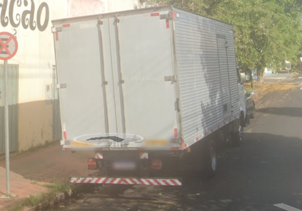 Volkswagen VW/8.150 – Ano 2001 – Cor Branca — foto 2