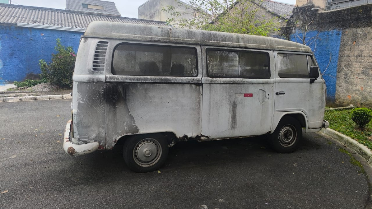 Volkswagen Kombi – Ano 2001 – Cor Branca — foto 1