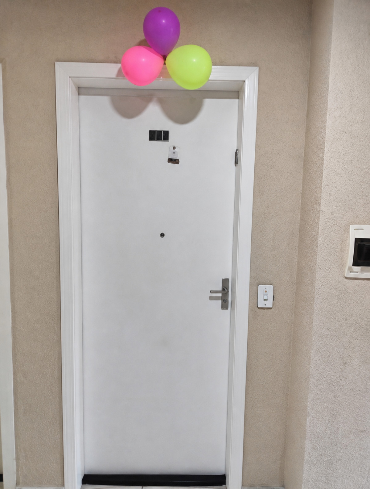 Apartamento - Conj. Residencial Imbuia V - Rua Thereza Lopes Skoroski, 300 - Santa Cândida - Curitiba/PR — foto 2