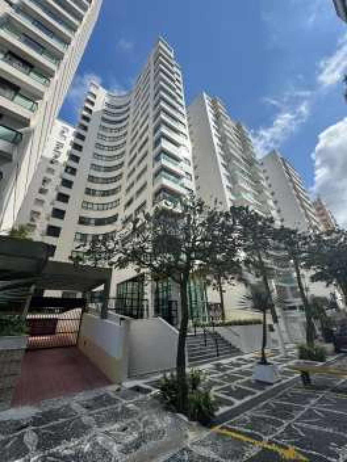 Apartamento com 2 vagas - Ed. Saquarema - Rua Silvia Valadão de Azevedo, 45 - Barra Funda - Guarujá/SP — foto 1