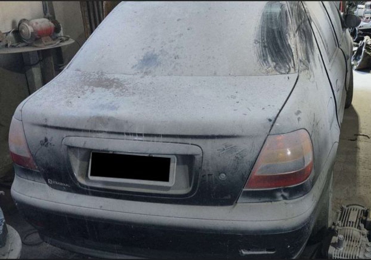 Sucata Aproveitável - Fiat Siena Ex - 2001 - Cor Preta