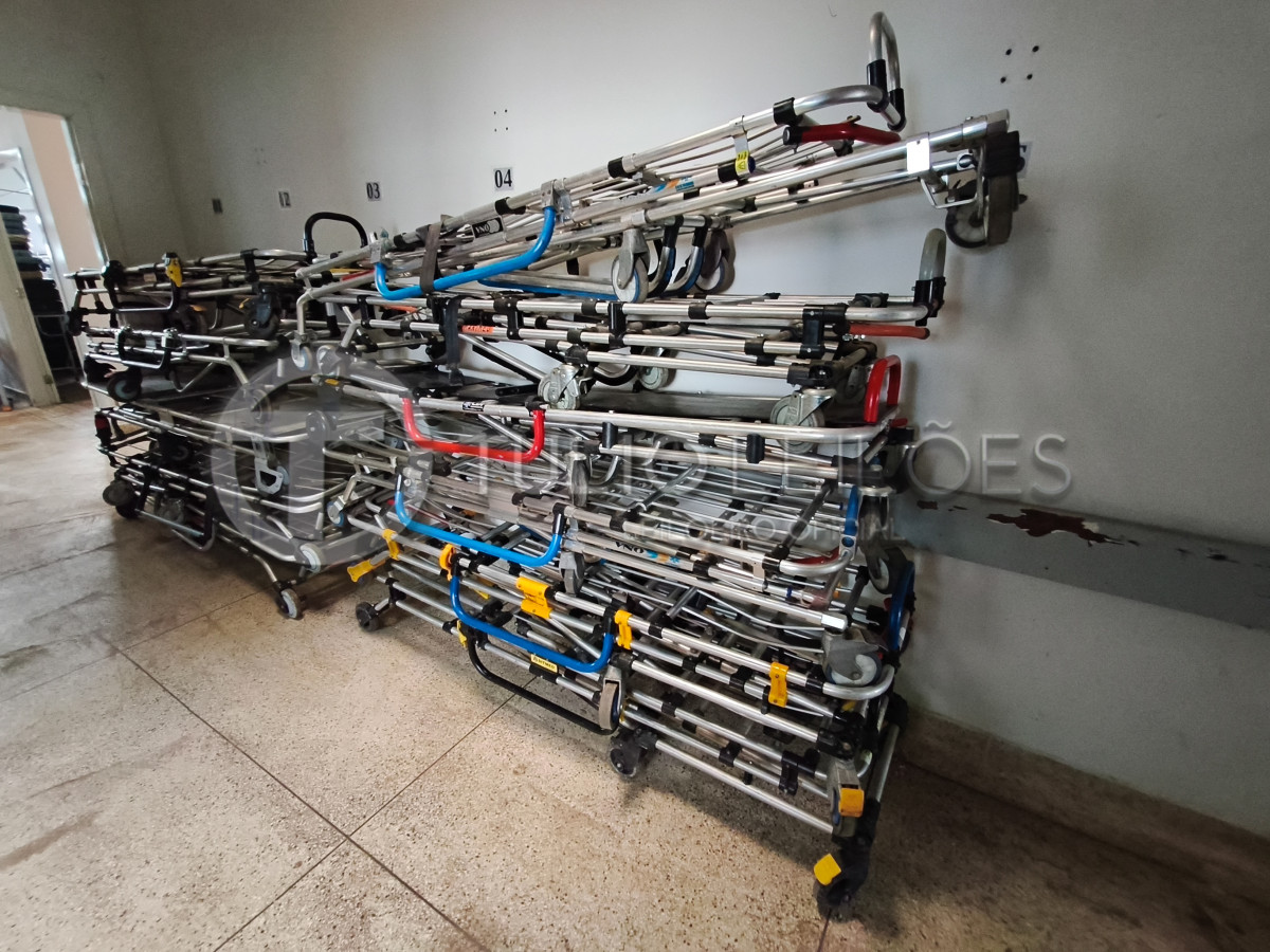 Lote de Mobília Hospitalar (Diversos - Inservível