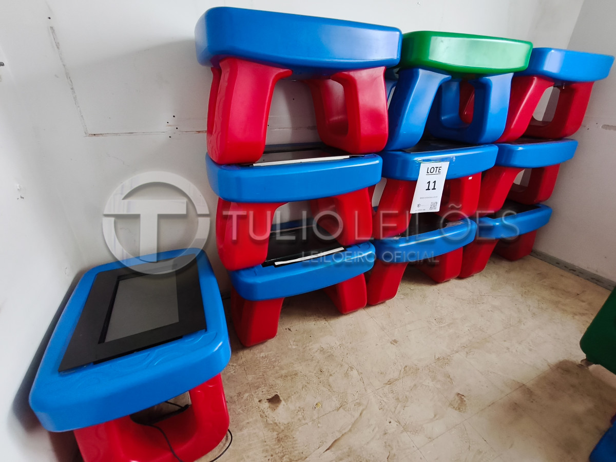 Lote de Mesas Interativa/Didática Infantil - Inservível