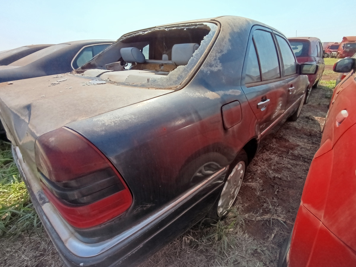 SUCATA/ Marca: I / Modelo: MERCEDES C280 HA28W /Placa: AJN0004 / ATIVO 78228 — foto 4