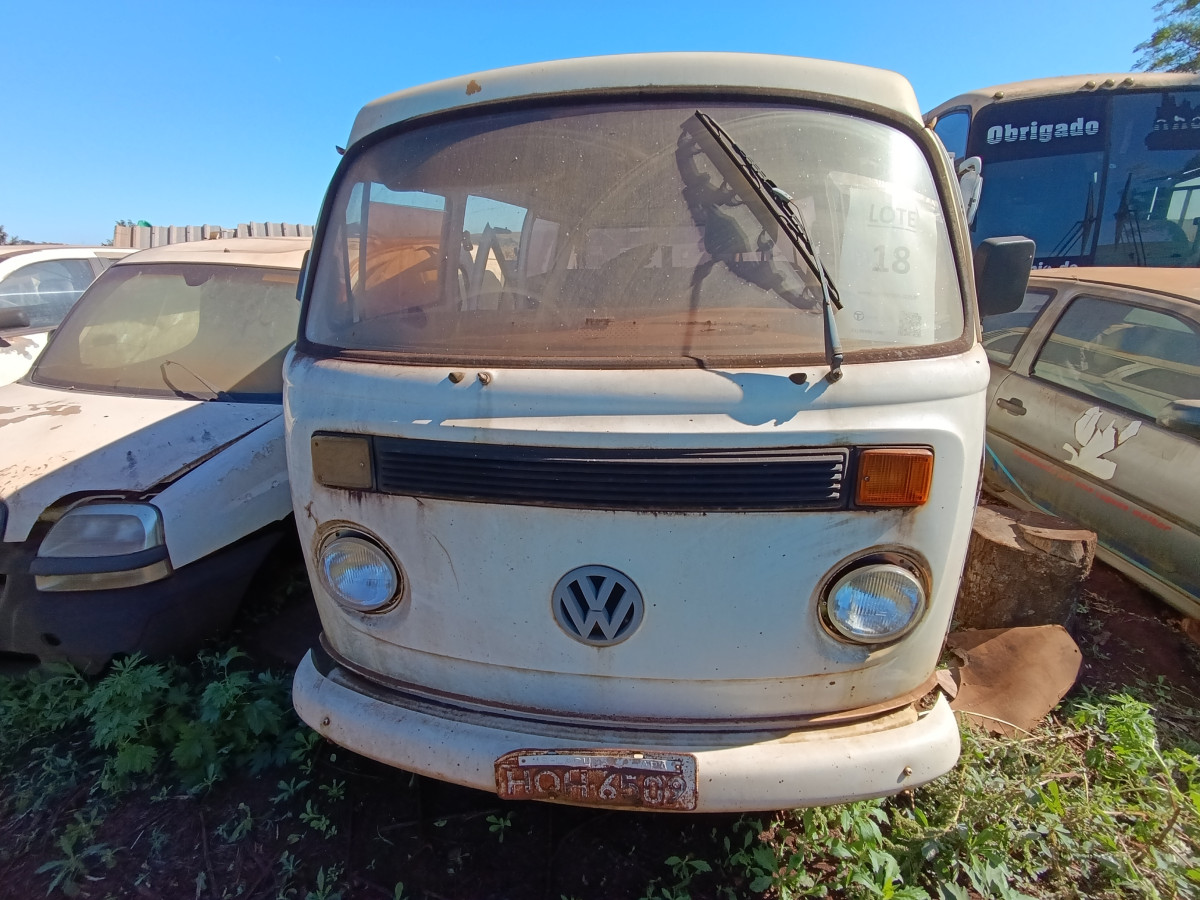 SUCATA Marca: VW/KOMBI Cor: BRANCA- Ano/ Mod: 2005/2005