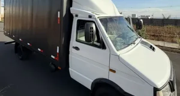 Caminhão iveco e 8 Maquinas para Industria — foto 1