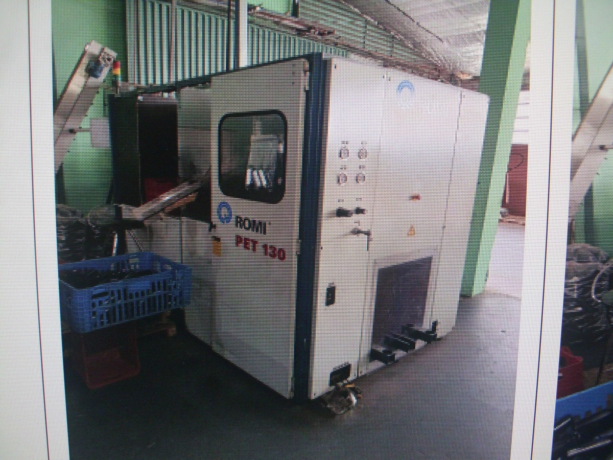 Maquina Sopradora de Pet, marca ROMI, Ano: 2011, completa com Reservatório — foto 2