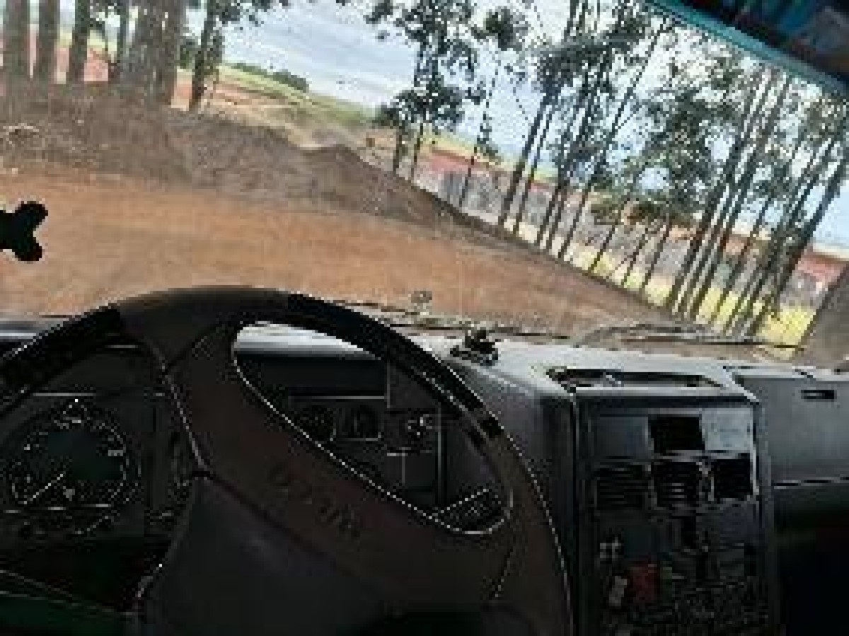 Caminhão IVECO TRAKKER 380T42N 2009/2010 — foto 2