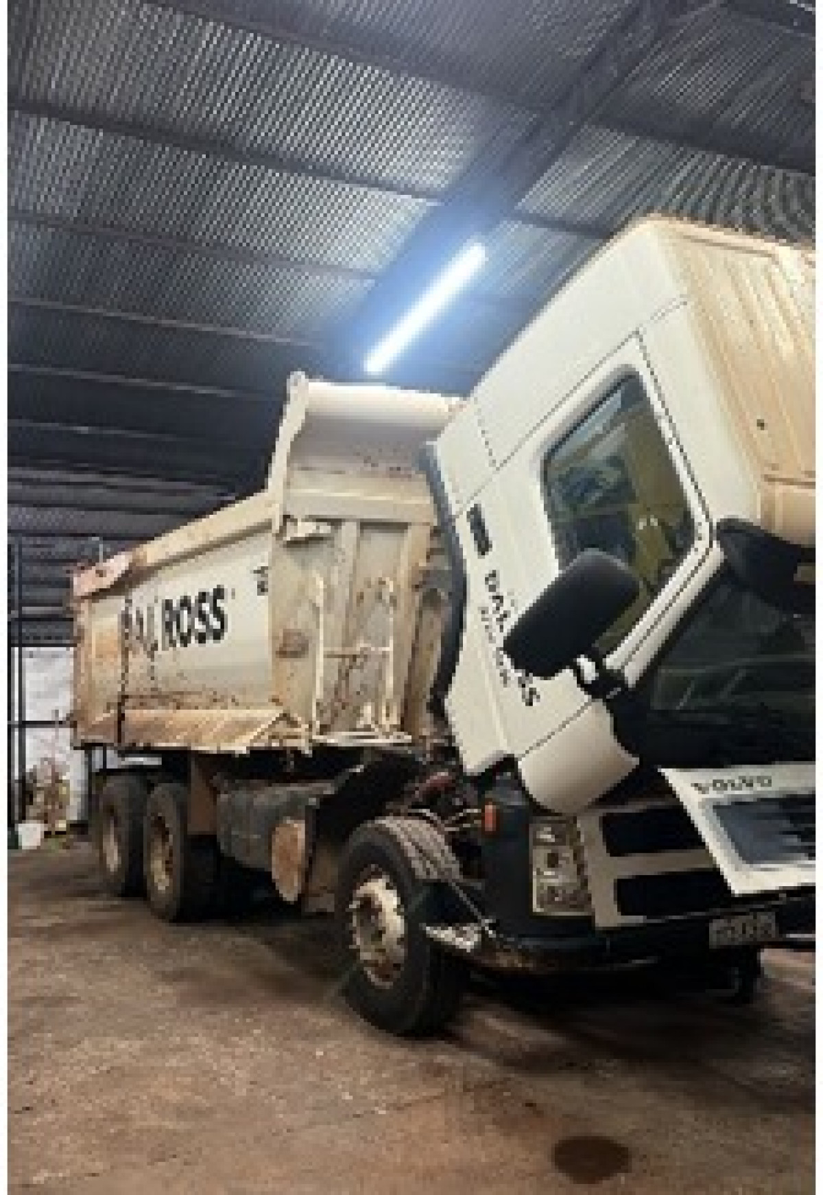 Caminhão VOLVO FM 440 6X4R 2008/2009 — foto 1