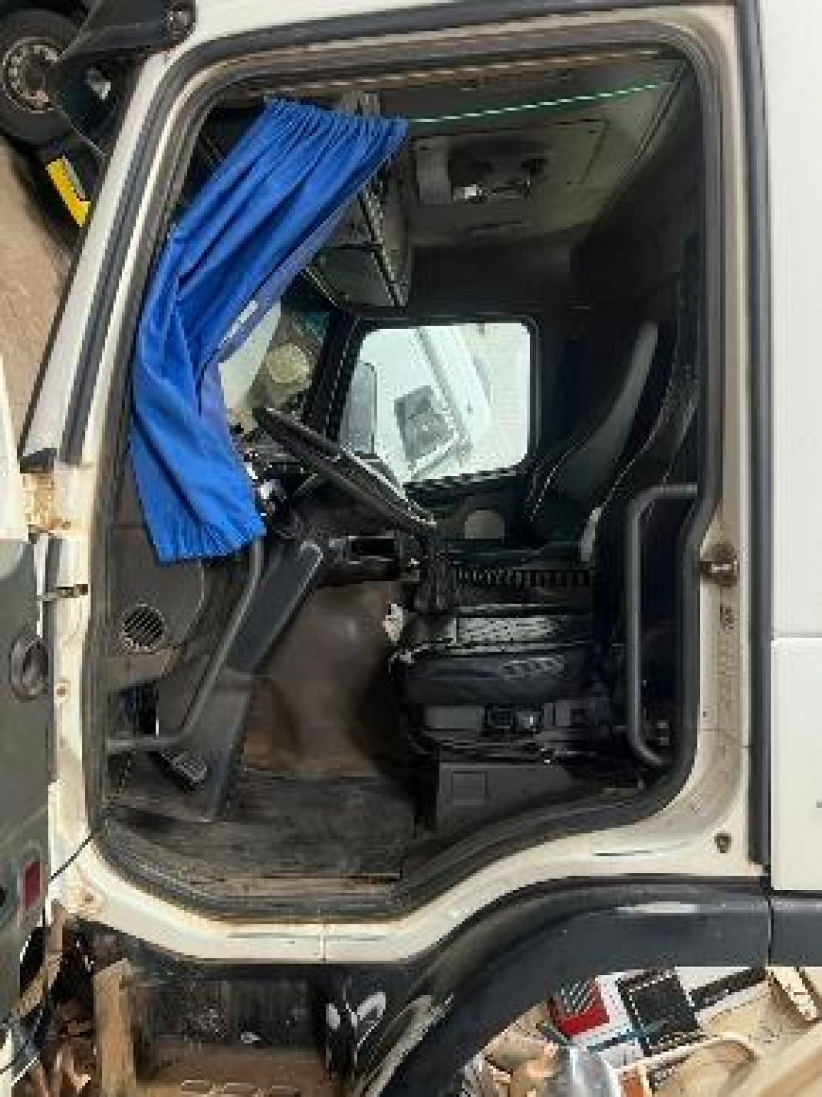 Caminhão VOLVO FM 440 6X4R 2008/2009 — foto 5